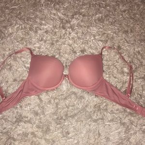 VICTORIAS SECRET WEAR EVERYWHERE PUSH UP BRA